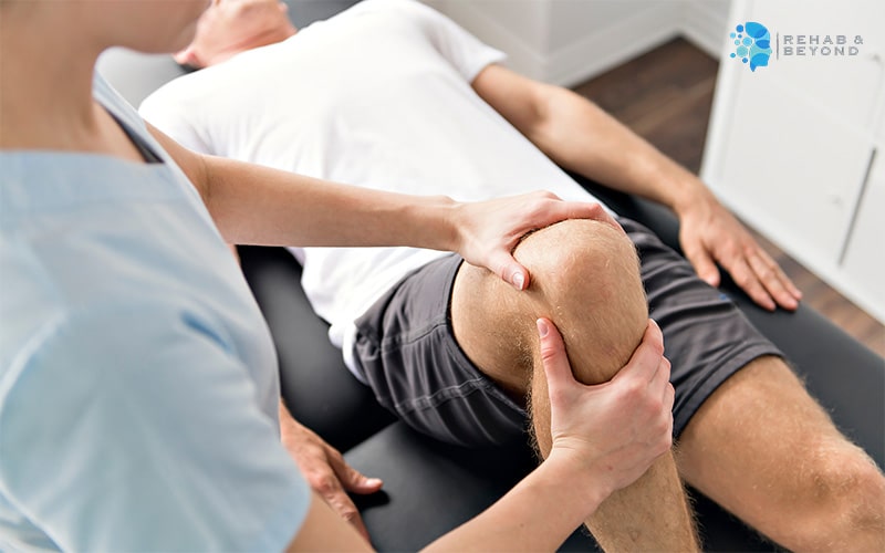 Sports physiotherapy treatment for overuse injuries by physiotherapist